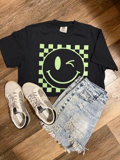 Retro Smiley Face T-Shirt | Vintage Inspired Happy Face Tee | 90s Aesthetic Graphic Shirt | Positive Vibes Unisex
