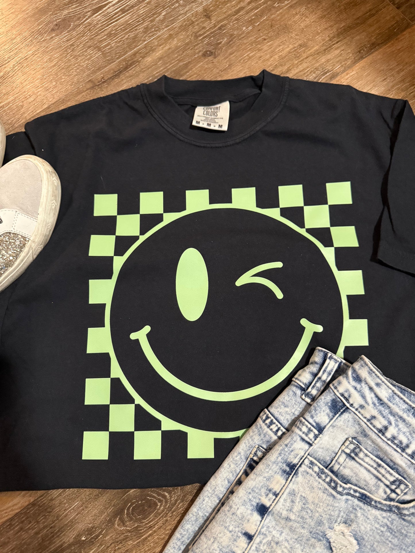Retro Smiley Face T-Shirt | Vintage Inspired Happy Face Tee | 90s Aesthetic Graphic Shirt | Positive Vibes Unisex