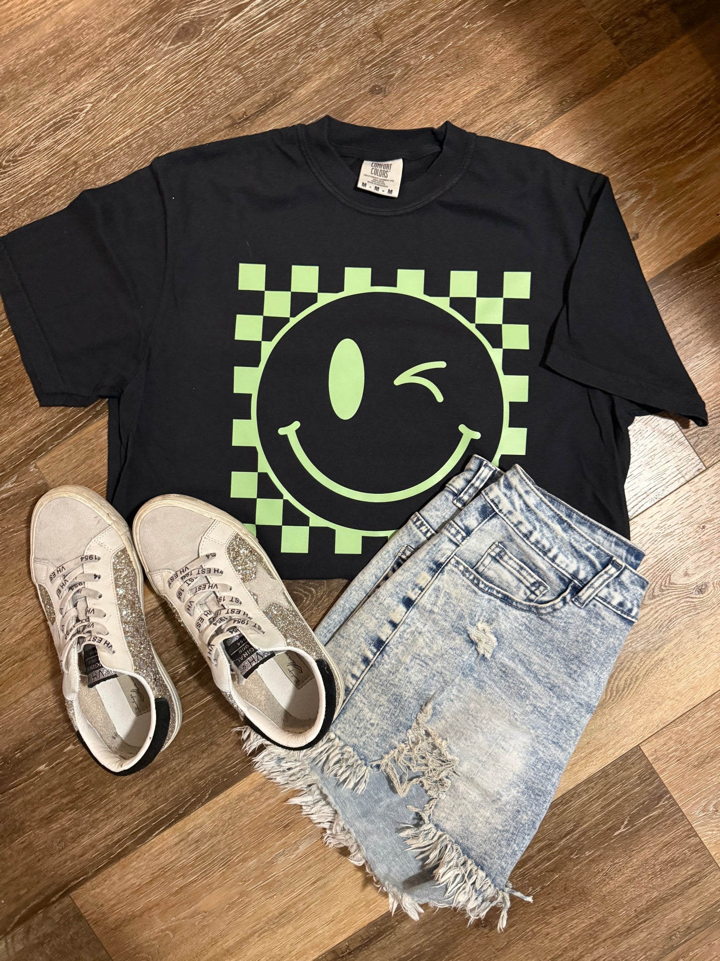Retro Smiley Face T-Shirt | Vintage Inspired Happy Face Tee | 90s Aesthetic Graphic Shirt | Positive Vibes Unisex